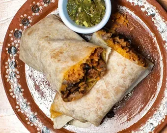 Platillo mexicano en un restaurante de ejemplo