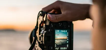 Fotógrafo trabajando, portada de un portafolio de ejemplo