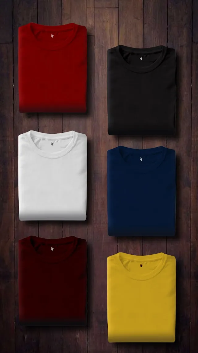 Playeras de colores dobladas, producto de ejemplo en una tienda en línea